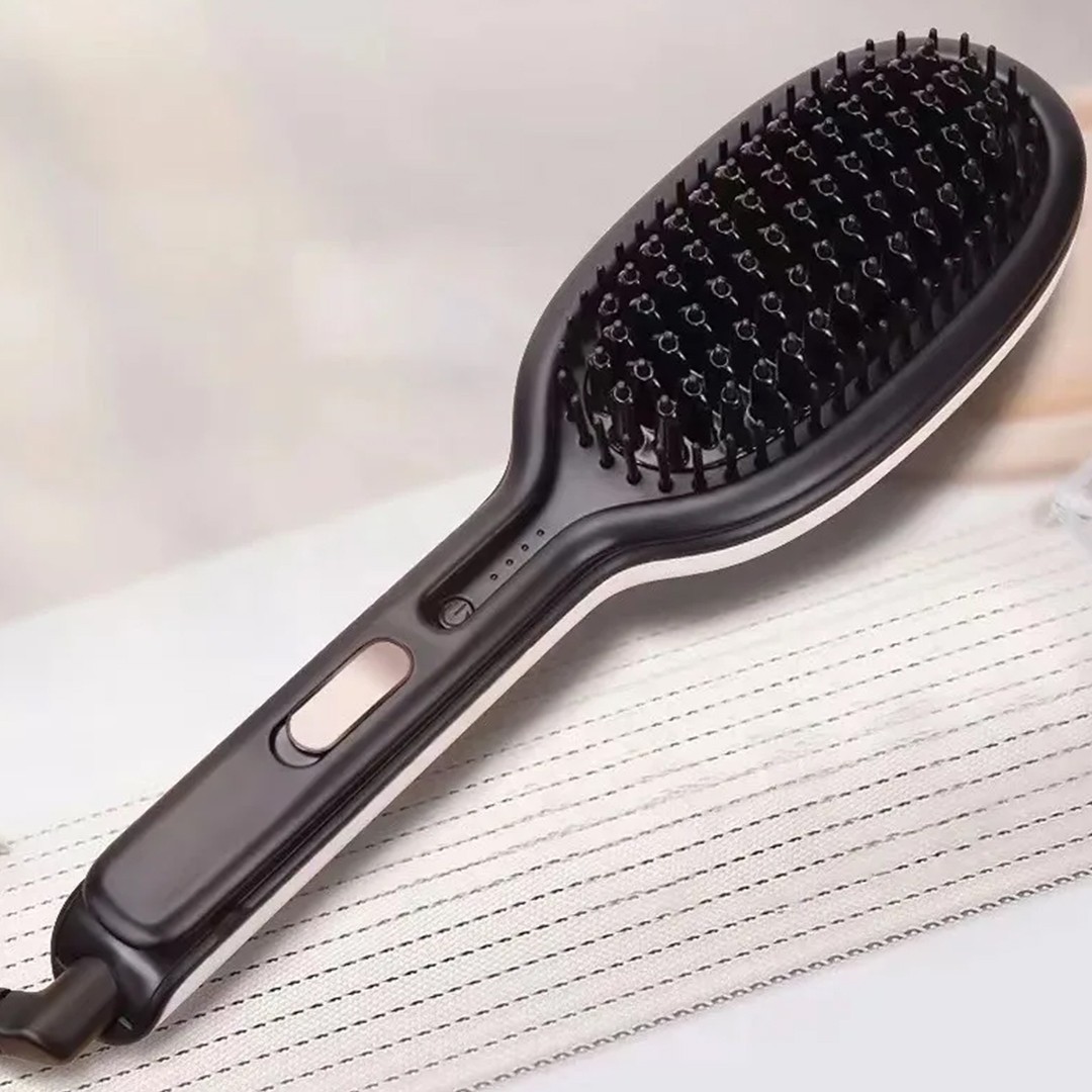 فرشاة تصفيف الشعر أداة عملية تساعد على تمشيط وتصفيف الشعر بسهولة، مع تصميم مريح يسهّل الاستخدام اليومي ويحافظ على انسيابية الشعر ومظهره المرتب في كل وقت.