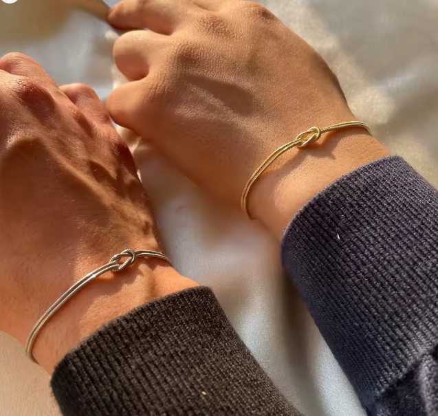 أساور زوجين مطلية بالذهب من eManco – سلسلة ثعبان مستديرة كلاسيكية من الفولاذ المقاوم للصدأ