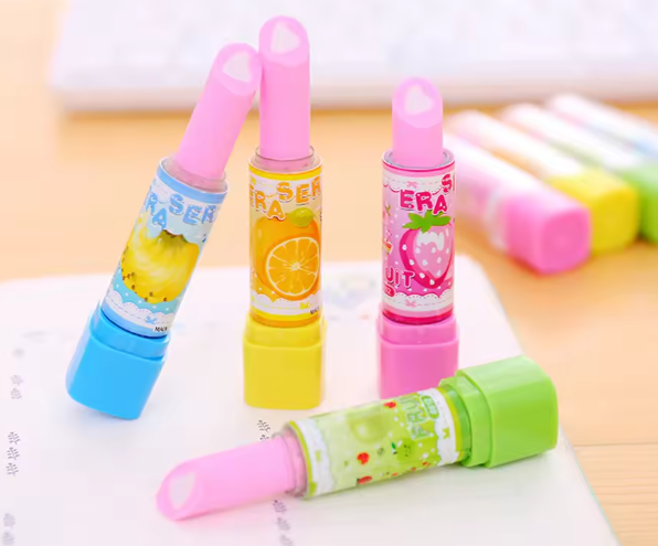 مجموعة 4 ممحاة كاواي على شكل أحمر شفاه – أدوات مكتبية لطيفة للأطفال والطلاب