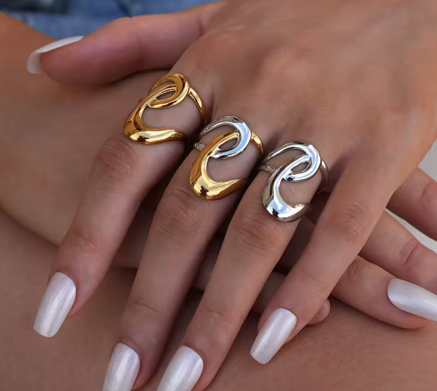 خاتم نسائي عصري مفتوح من الفولاذ المقاوم للصدأ مطلي بالذهب 18K – مقاوم للماء