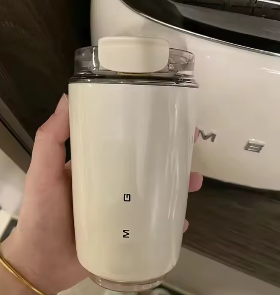 كوب حراري معزول سعة 320 مل من الفولاذ المقاوم للصدأ – تصميم أنيق بلون أبيض حليبي لحفظ القهوة والمشروبات أثناء السفر أو السيارة