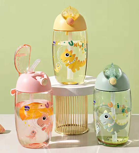 زجاجة ماء للأطفال بشكل ديناصور مع قش سيليكون – مانعة للتسرب، بلاستيك آمن، مثالية للصيف