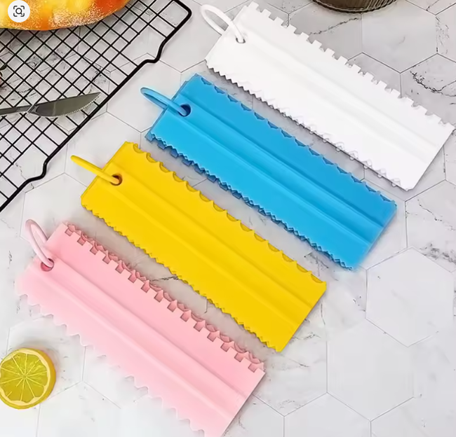 مجموعة أدوات كعك 1 قطعة – ملعقة كونتور ومكشطة حافة الأسنان، ملعقة كريم وفندان، وسكين لتقطيع الكعك