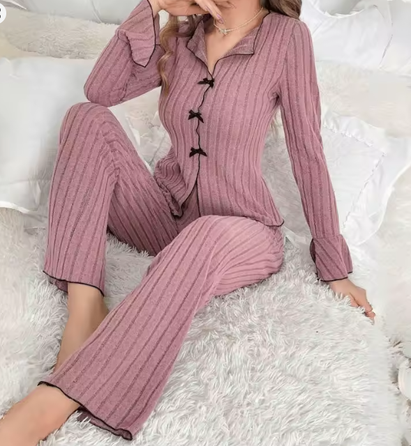 طقم بيجامة نسائية من قطعتين – صالة سادة بأزرار وياقة مقلوبة، سراويل طويلة مستقيمة