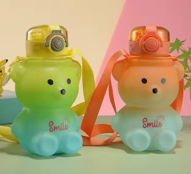 كوب مياه للفتيات بسعة كبيرة مع قش – تصميم دب لطيف، متدرج اللون، مقاوم لدرجات الحرارة العالية