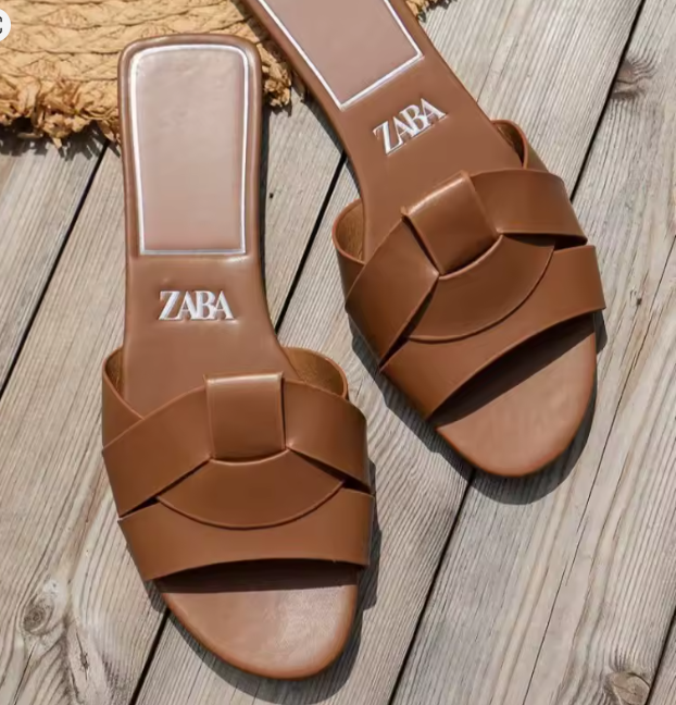 صندل نسائي كعب منخفض – تصميم أنيق بنمط الصليب، مريح وتهوية ممتازة