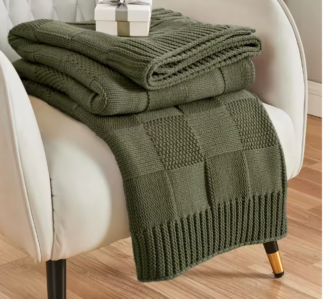 بطانية رمي دافئة بألوان الزيتوني المحبوبة – نسيج متماسك ومريح