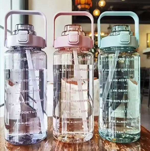 زجاجة مياه بلاستيكية كبيرة بسعة 2 لتر مع قش – محمولة للسفر واللياقة البدنية، كوب رياضي للبالغين