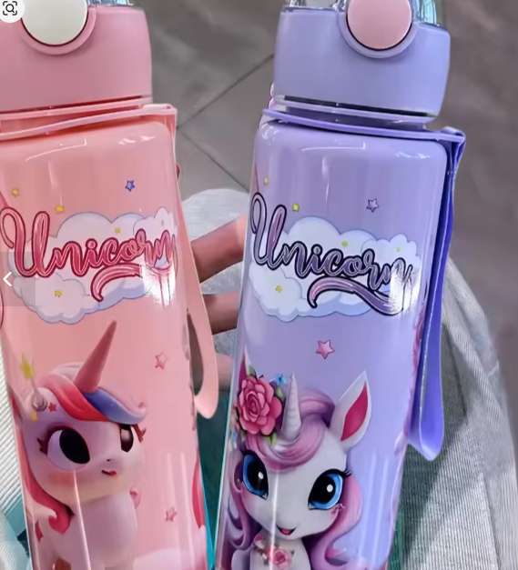 كوب مياه محمول سعة 700 مل – تصميم كرتوني لطيف، خالٍ من BPA ومقاوم للحرارة مع حلقة حمل