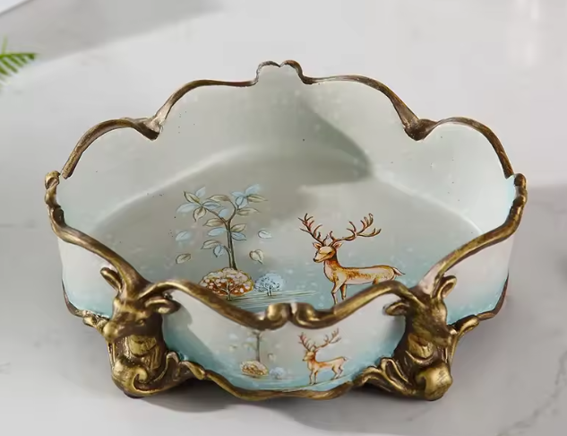 "منفضة سجائر غزال بتصميم أنيق"