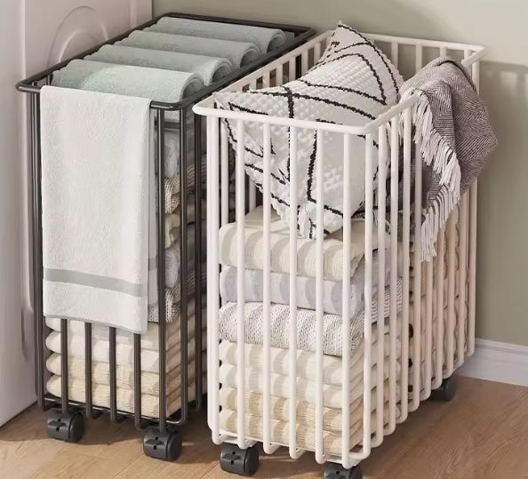 سلة غسيل منزلية محمولة بعجلات وحزام – تخزين مريح للملابس القذرة