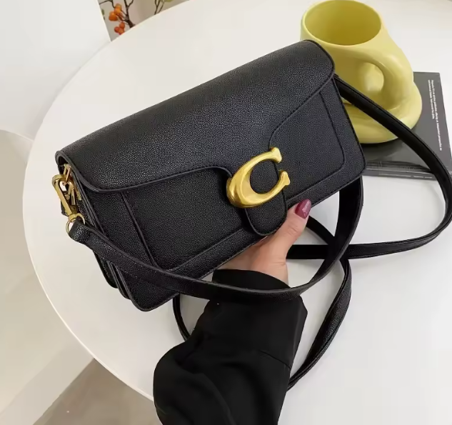 حقيبة يد نسائية صغيرة مربعة – تصميم عصري متعدد الاستخدامات 2025