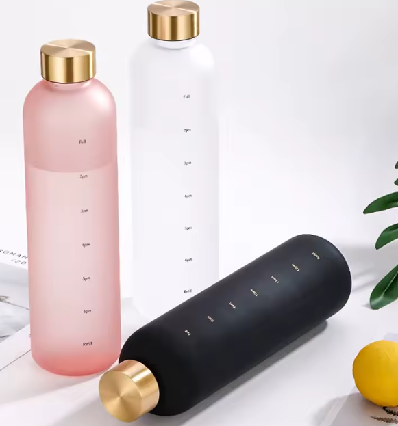 زجاجة مياه رياضية 1 لتر (32 أوقية) مع علامات وقت – مانعة للتسرب وخالية من BPA