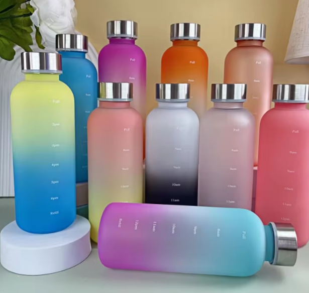 زجاجة مياه 550 مل قابلة لإعادة الاستخدام مع علامة زمنية تحفيزية – مانعة للتسرب، خالية من BPA، مثالية للرياضة والسفر