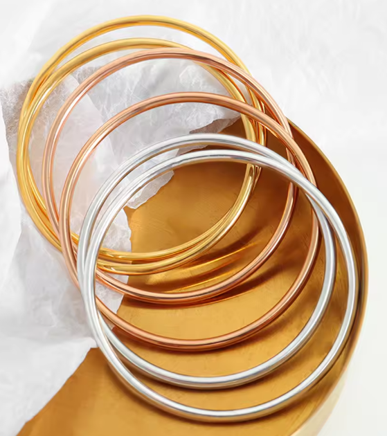 سوار نسائي بسيط من الفولاذ المقاوم للصدأ مطلي بالذهب 18K – مقاوم للماء والصدأ