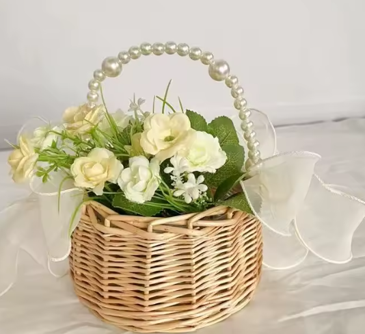 سلة زهور محمولة باليد منسوجة من الصفصاف – تصميم غابة فريد للهدايا والديكور